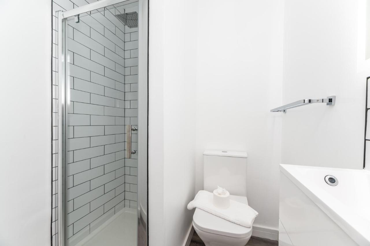 Stunning And Modern 5 Bed House I Pass The Keys * York